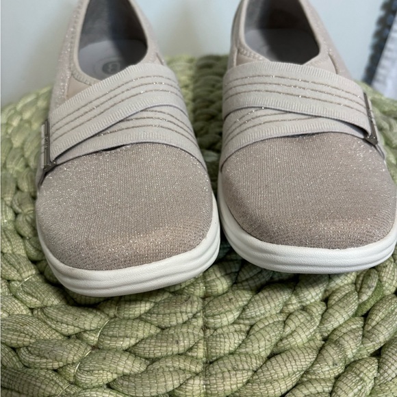 BZEES Niche III Sandnet Beige Shimmer Fabric Comfort Slip On Flat Sneakers - Picture 4 of 9